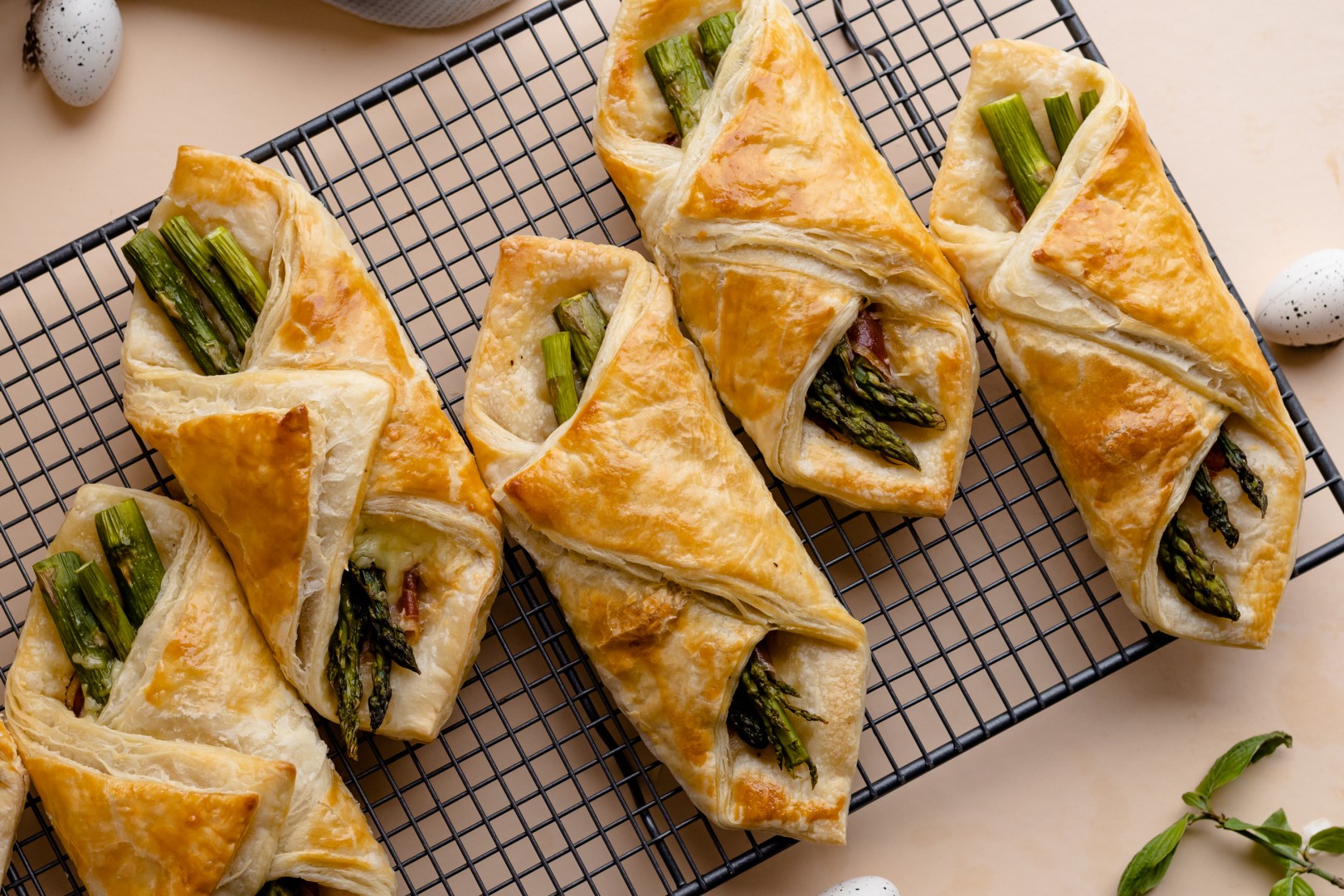 Закуска к пасхальному столу со спаржей