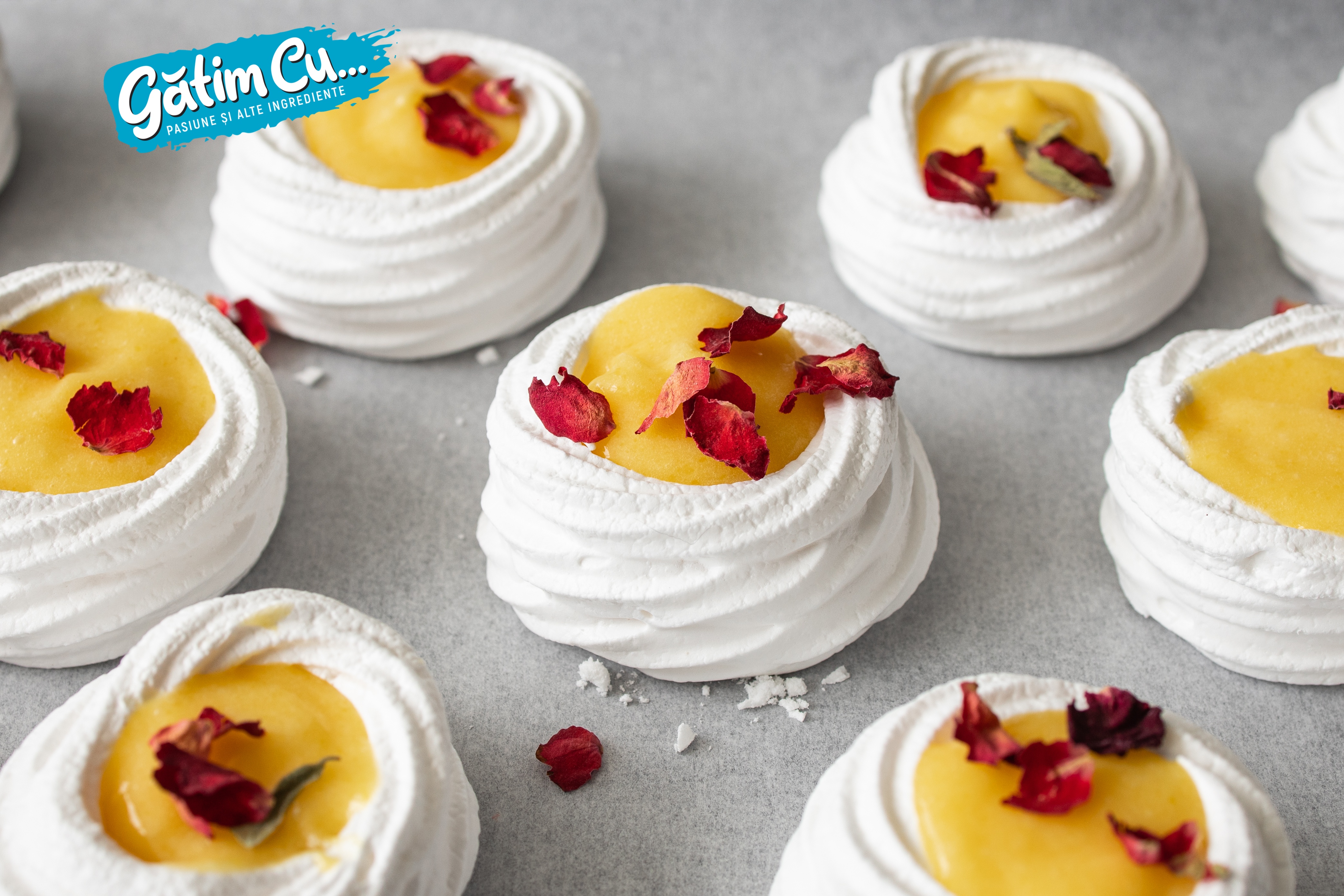 Meringue with lemon cream