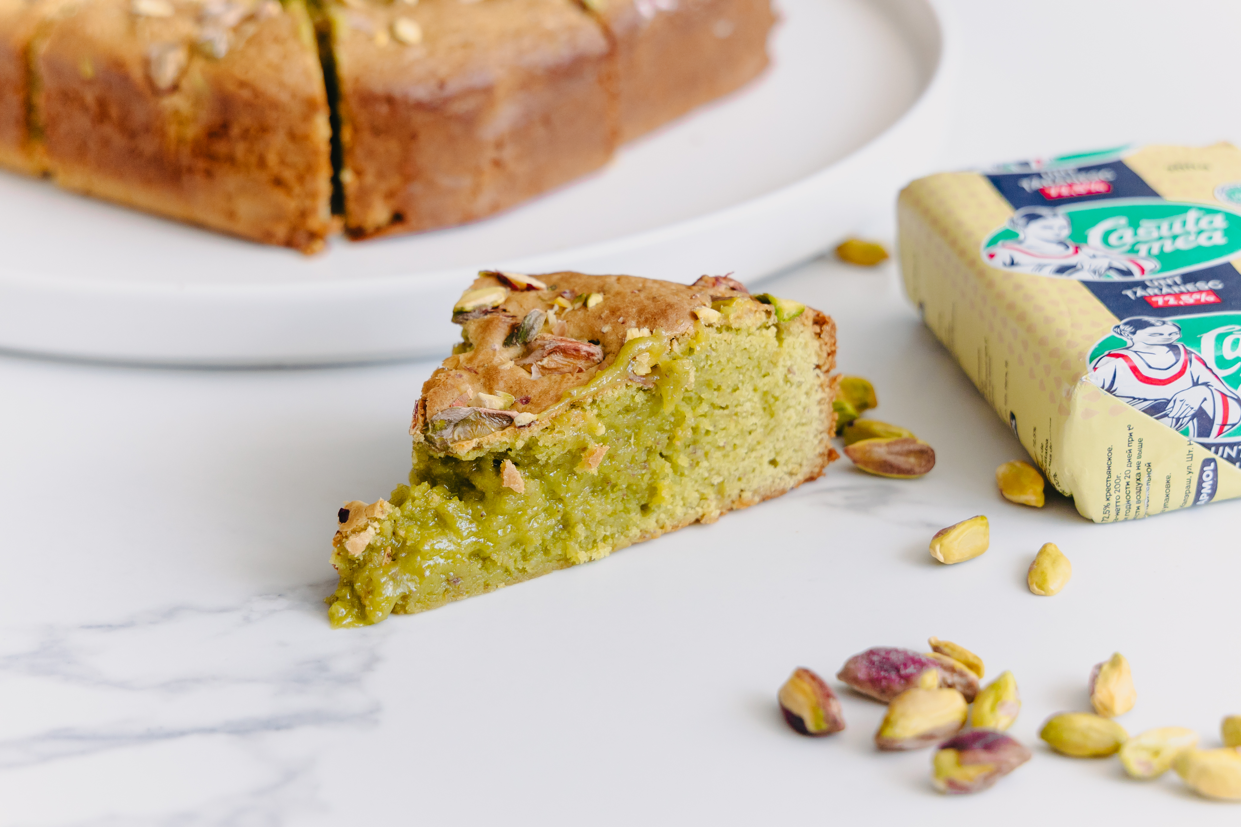 Брауни с белым и фисташковым шоколадом