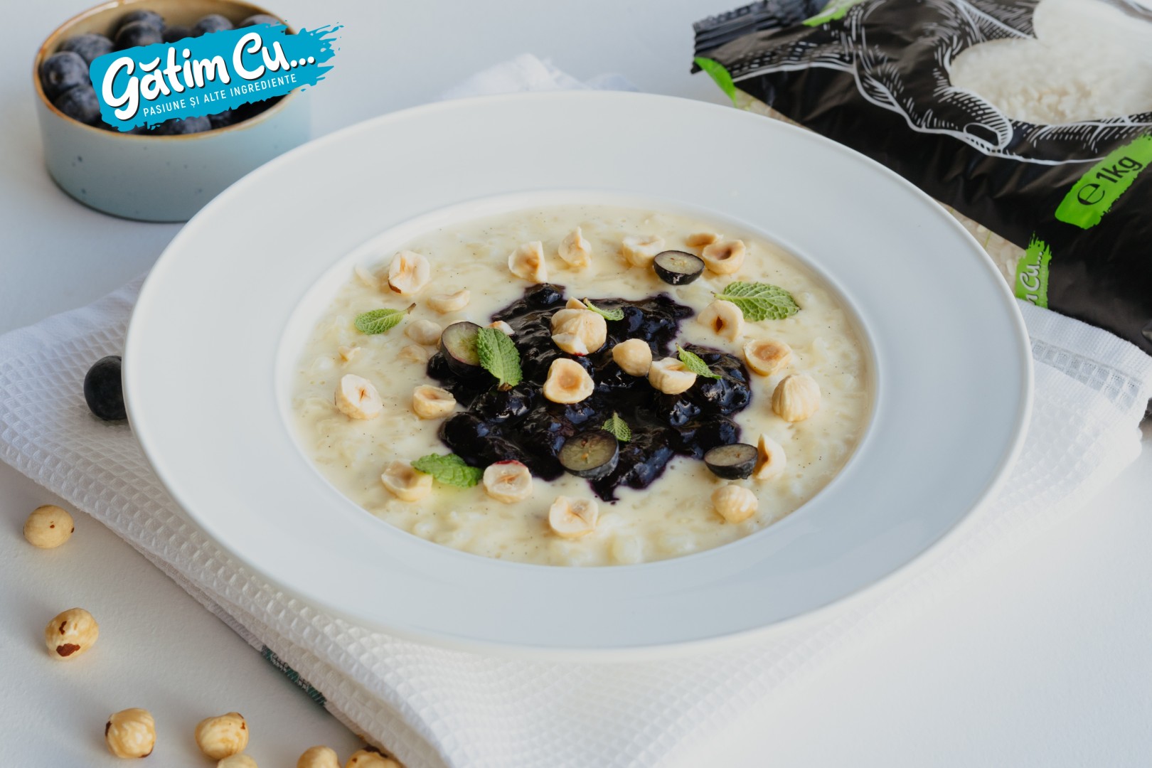 Рисовый пудинг с черничным соусом