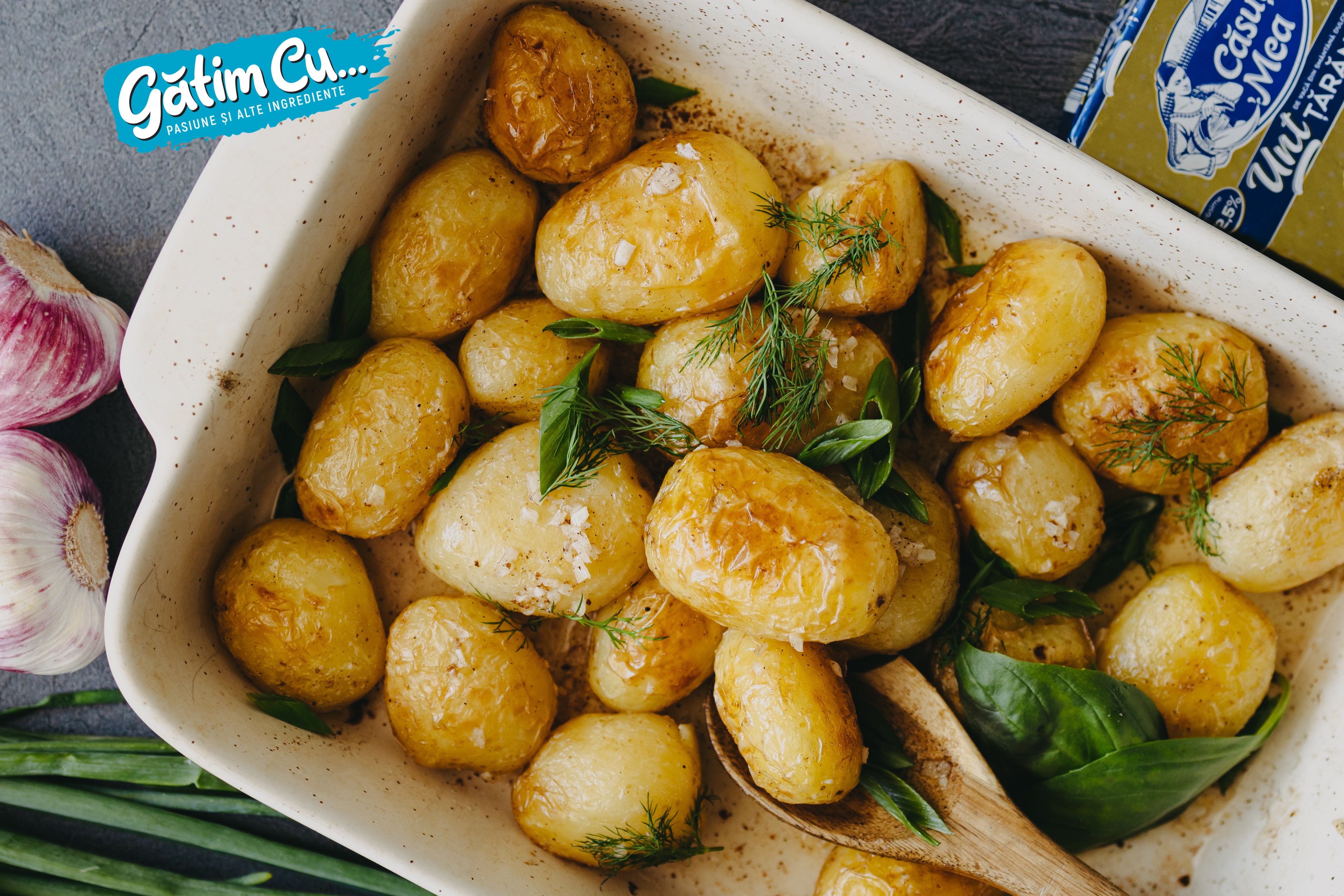 Новый картофель с чесноком