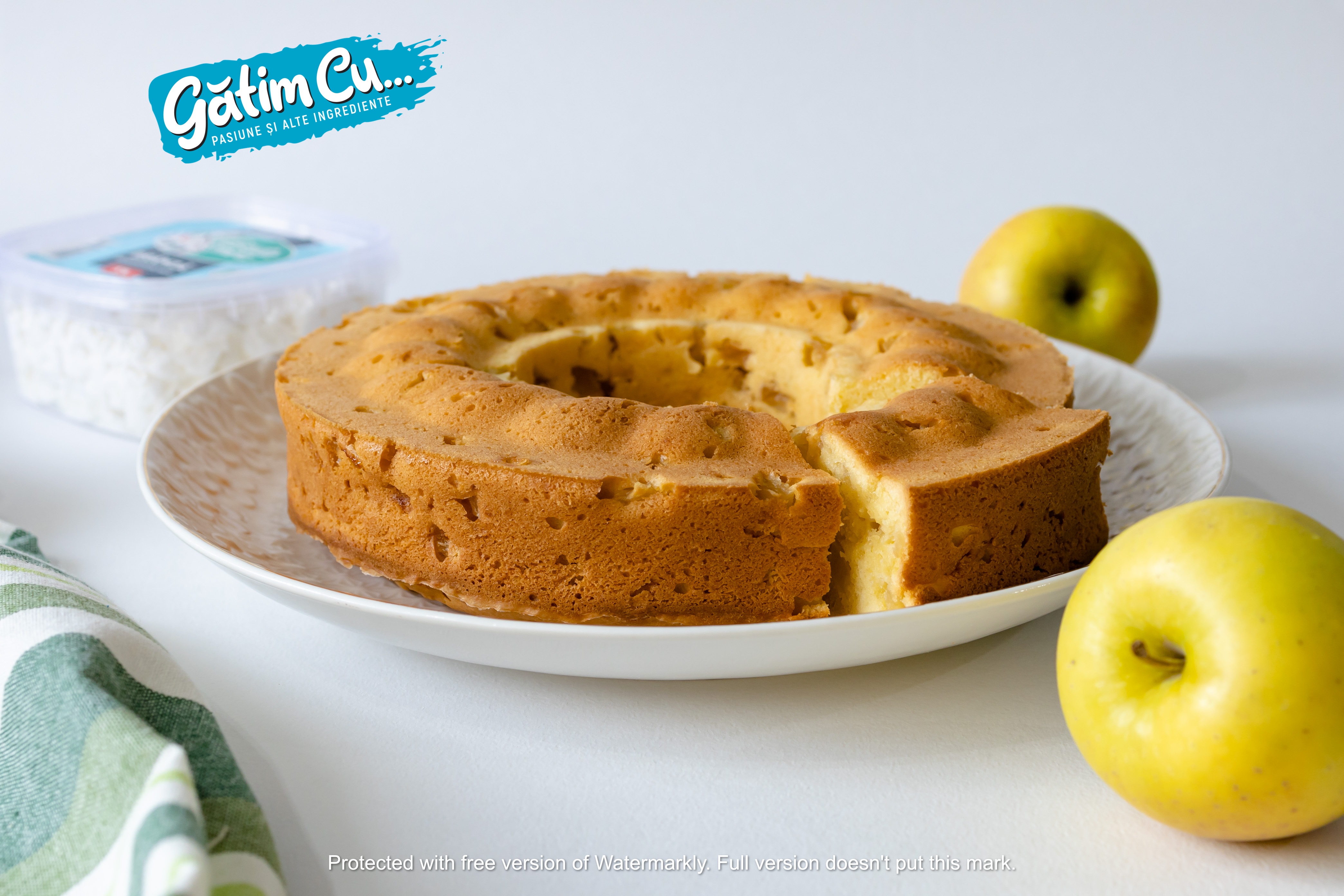 Торт с сыром и яблоками