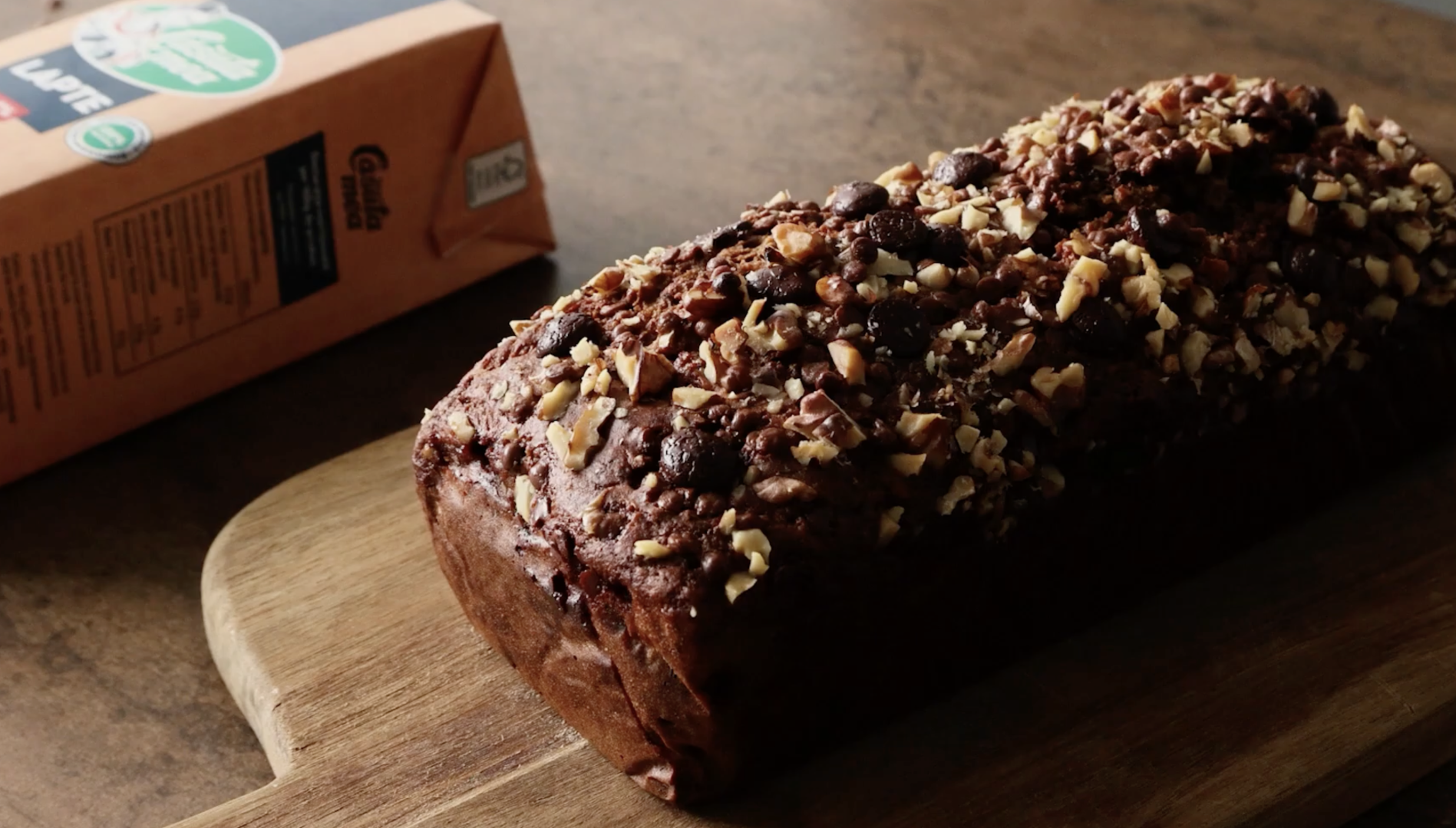 Chec cu curmale, nuci și ciocolată