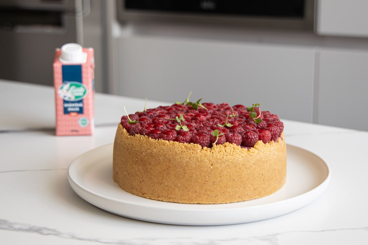 New York Cheesecake with Raspberry