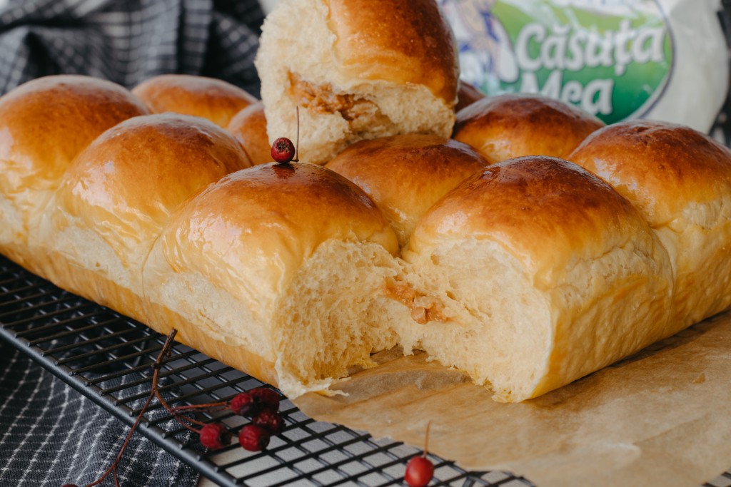 Chifle umplute cu lapte condensat fiert