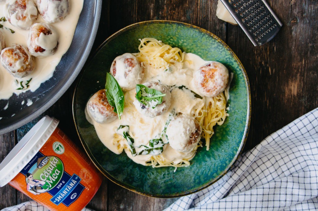 Chicken meatballs in cream sauce