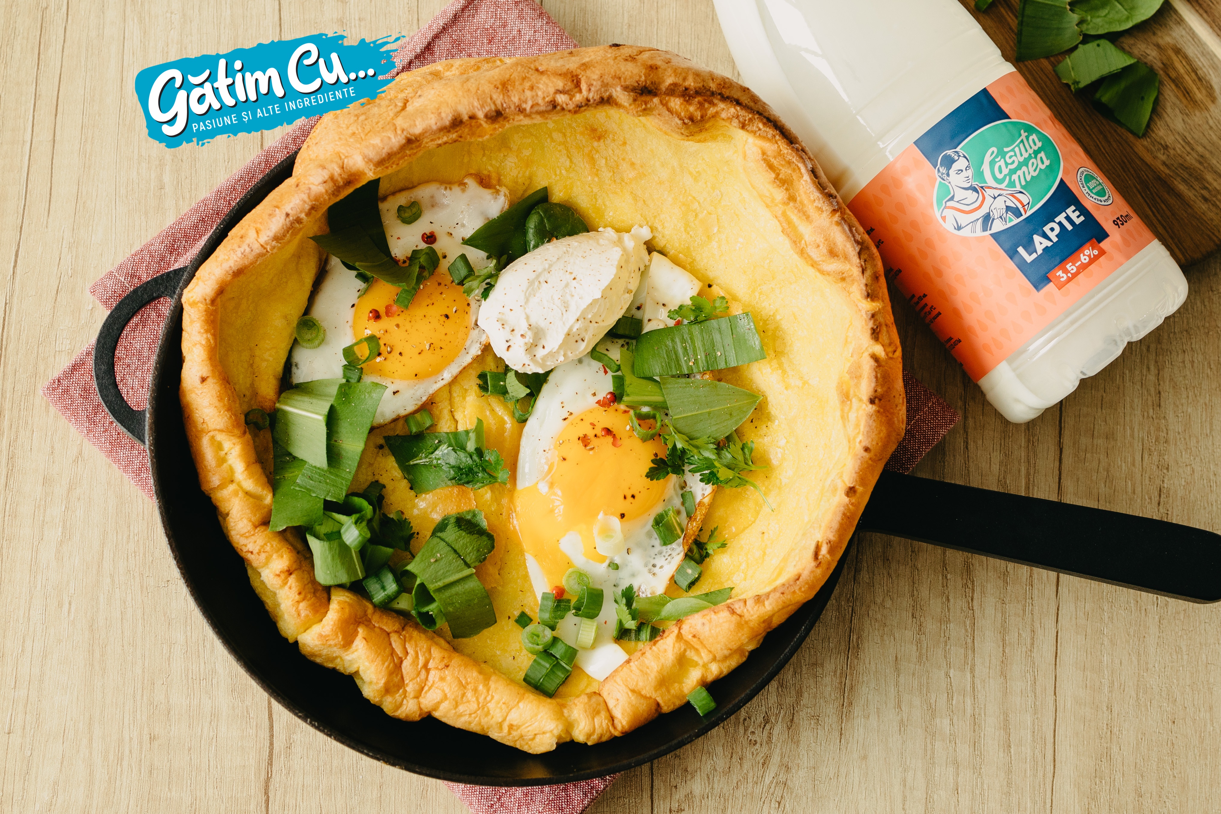 Голландский блин с жареными яйцами