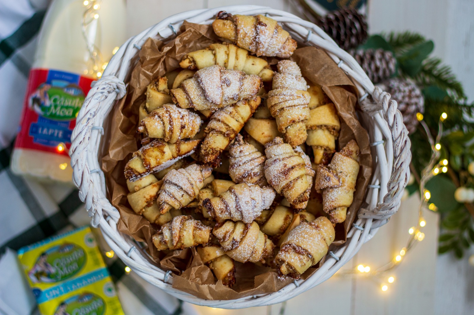 Рогалики с орехами и вареньем