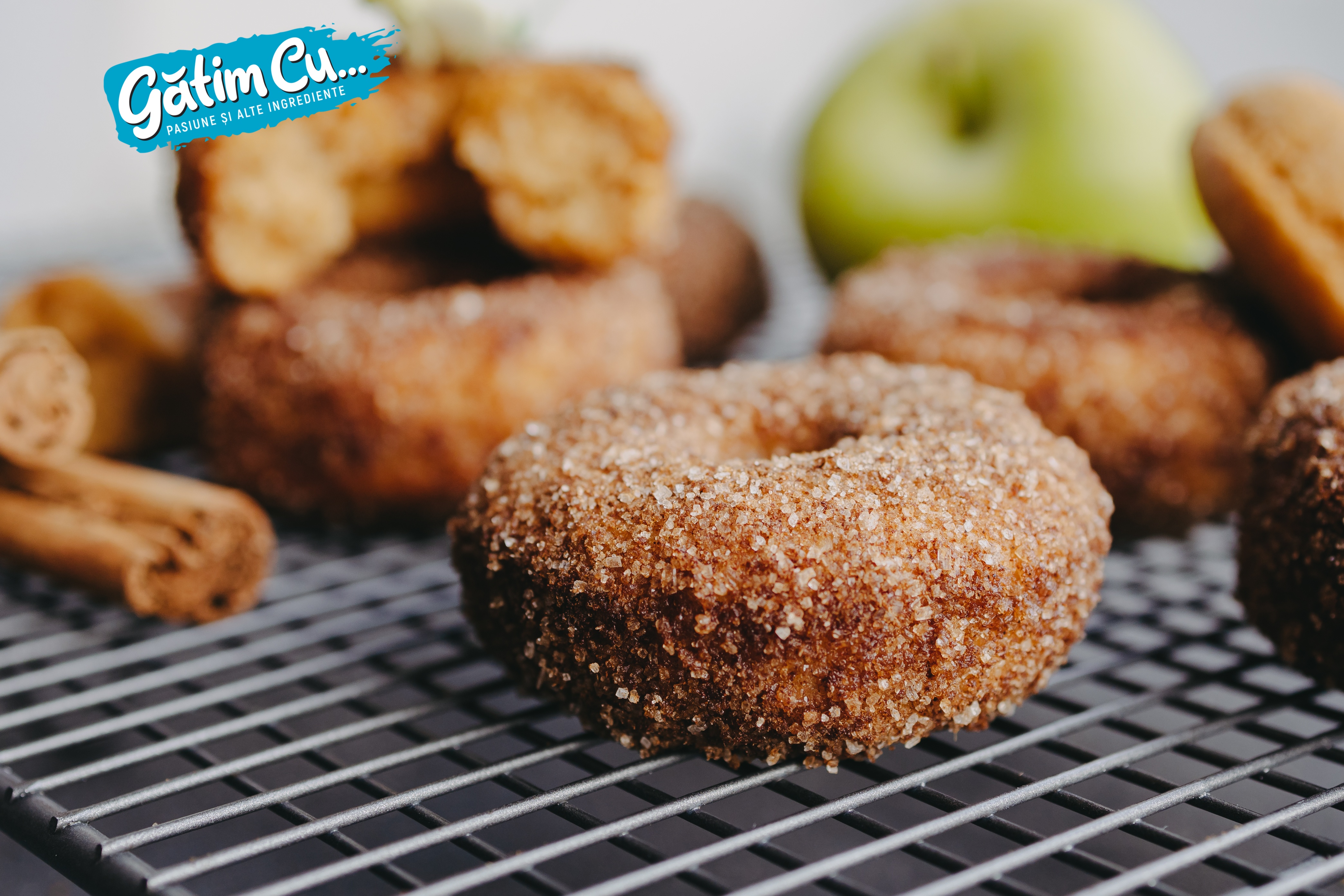 Яблочные бублики с корицей