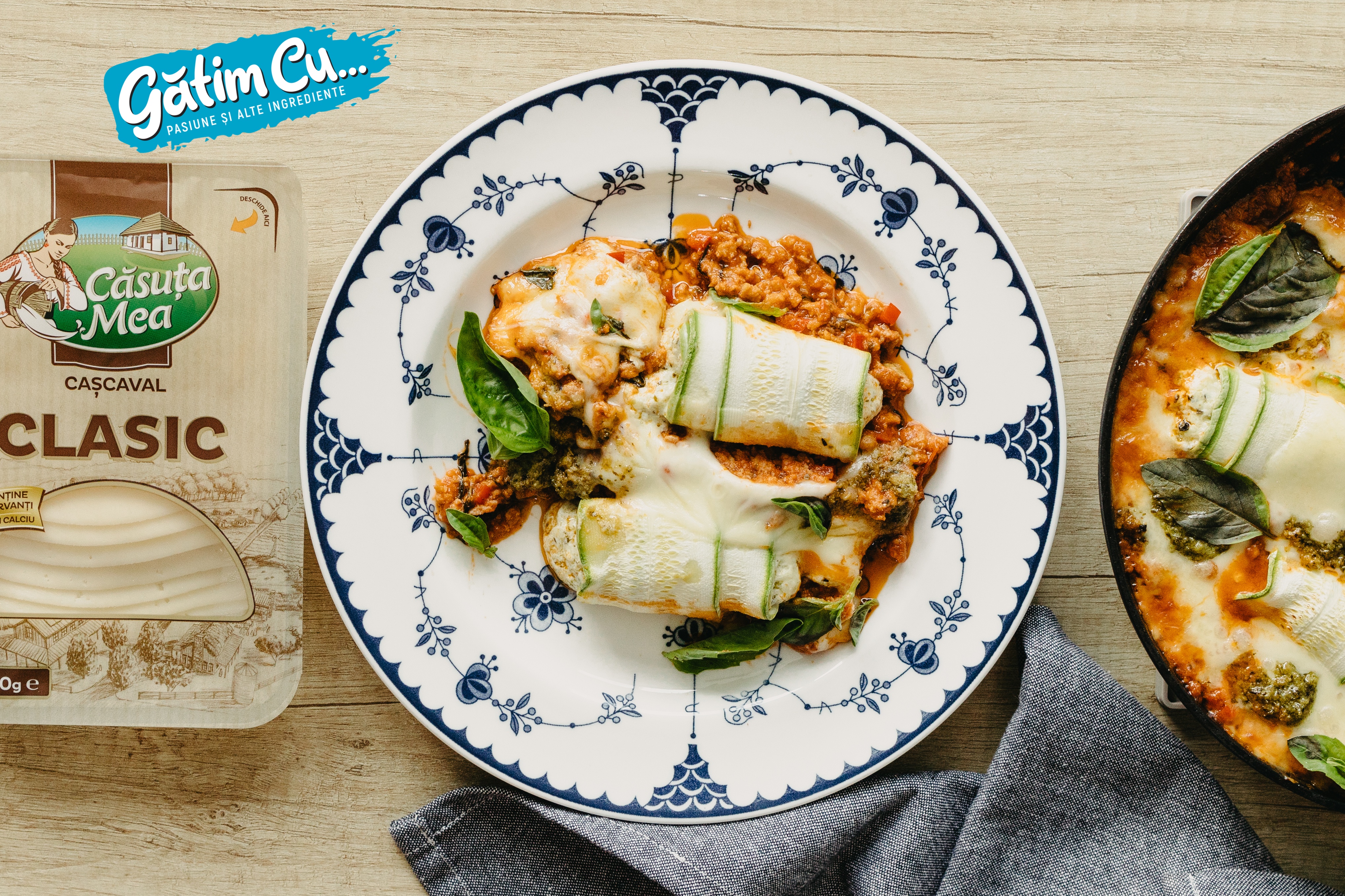 Zucchini with minced meat and cheese