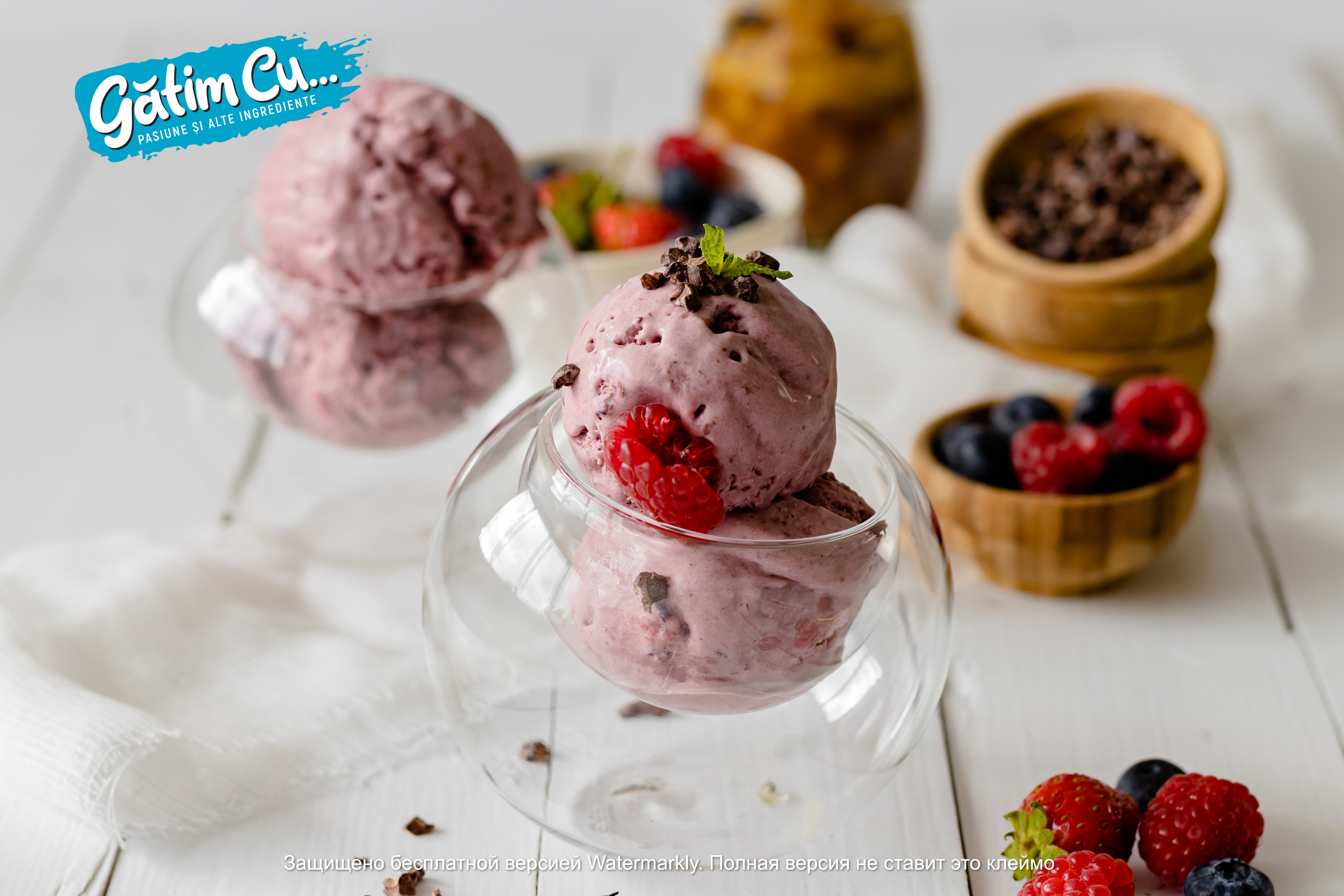 Мороженое с яблоками и шоколадом