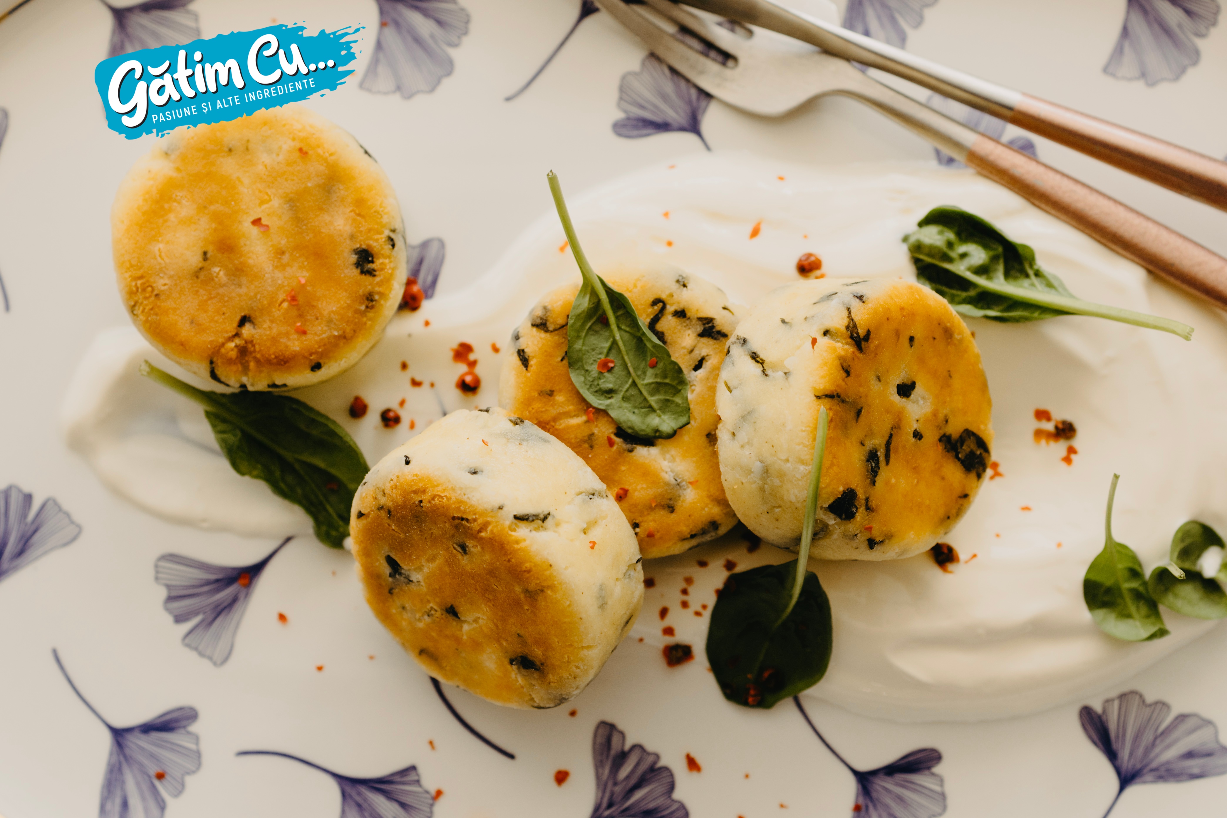 Papanaas with cheese, mozzarella & spinac