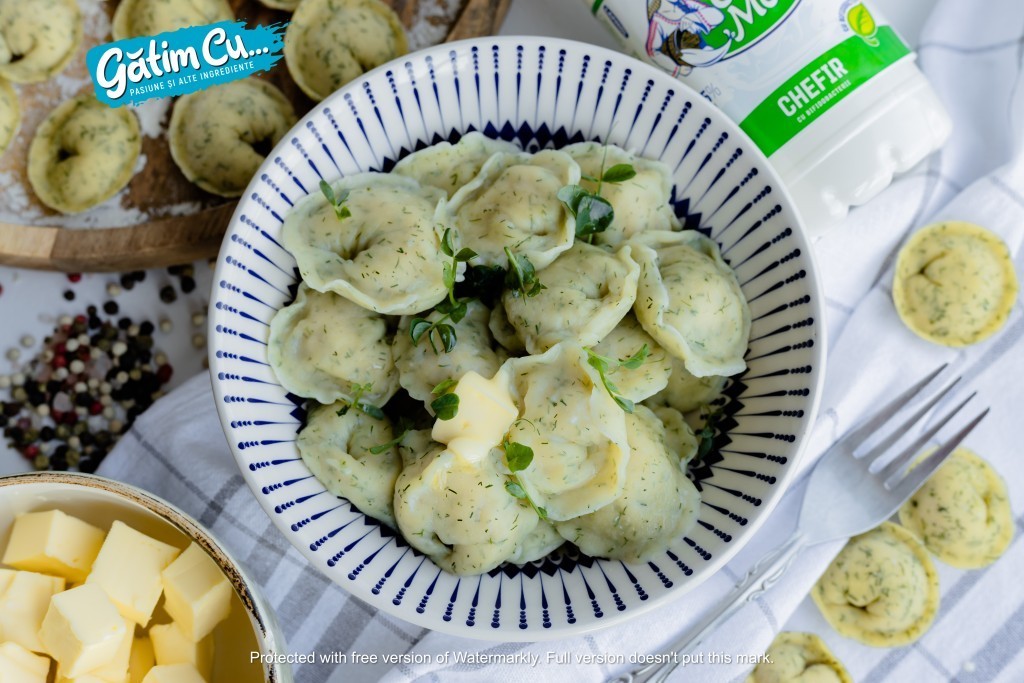 Пельмени с зеленью и курицей