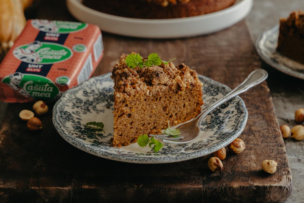 Fluffy cake with pumpkin and spices