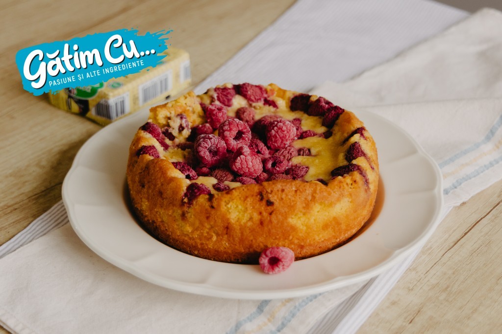 Миндальный пирог с малиной