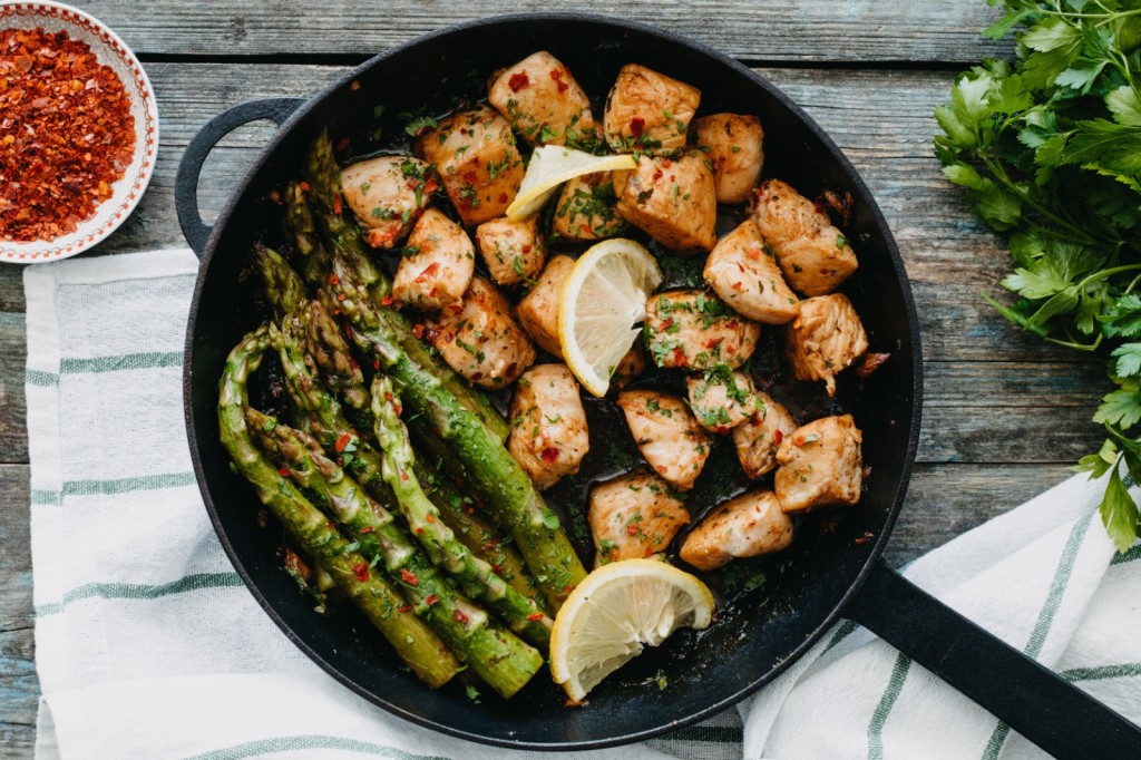 Курица со спаржей