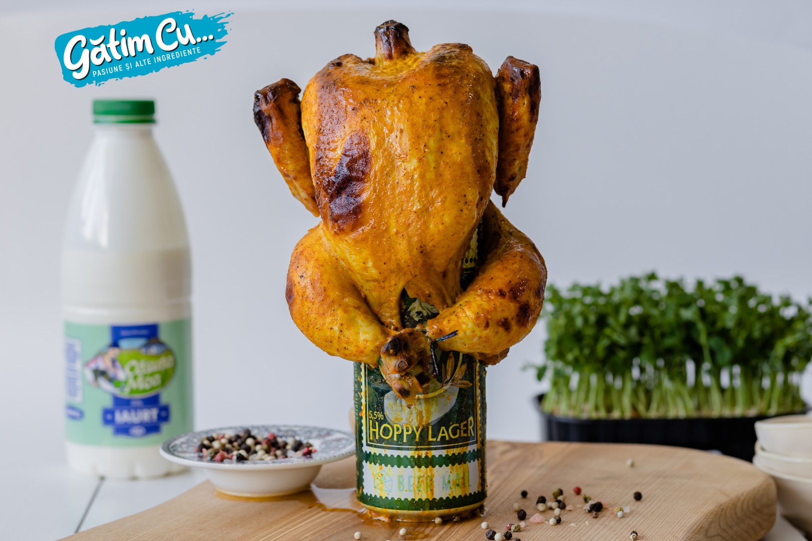 Pui marinat cu iaurt pe doză de bere