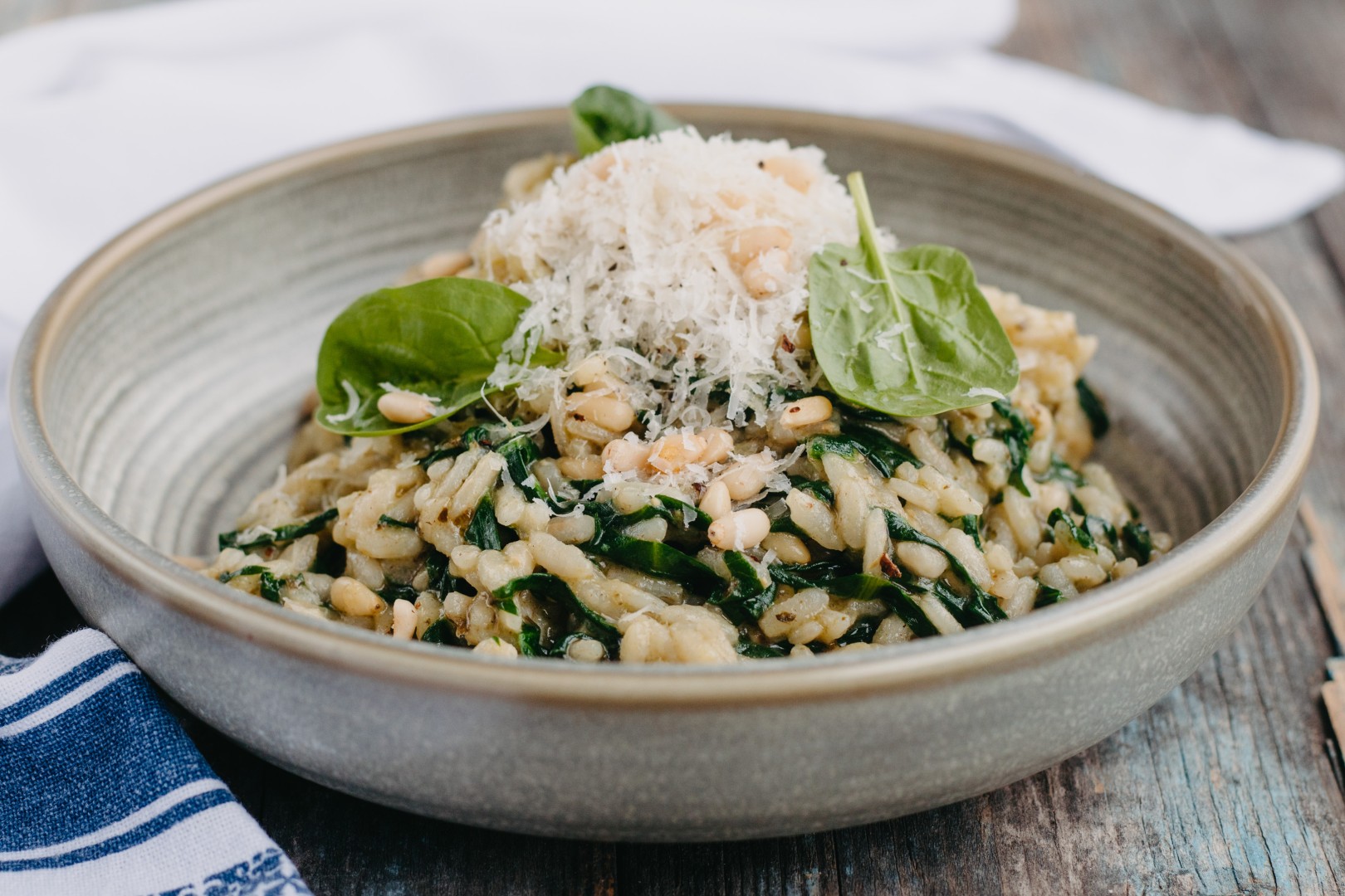 Ризотто со шпинатом и соусом песто