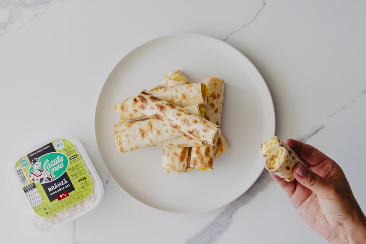 Рулеты из лаваша с творогом и моцареллой