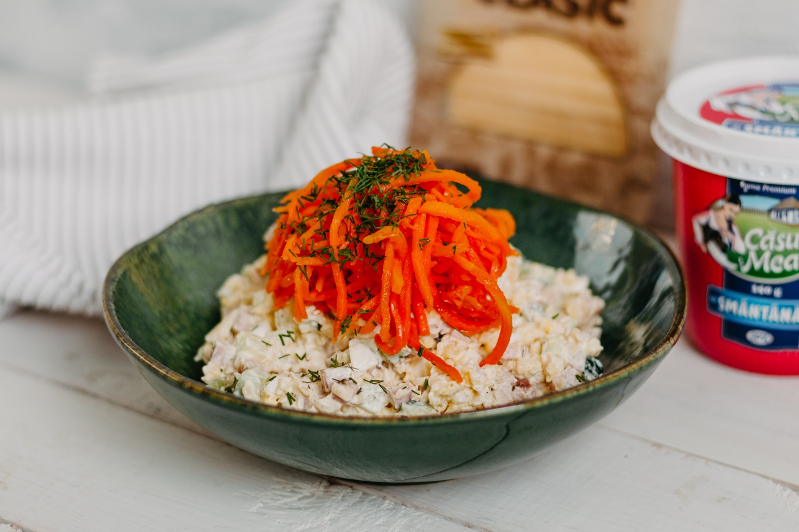 Острый салат из пастрами и моркови