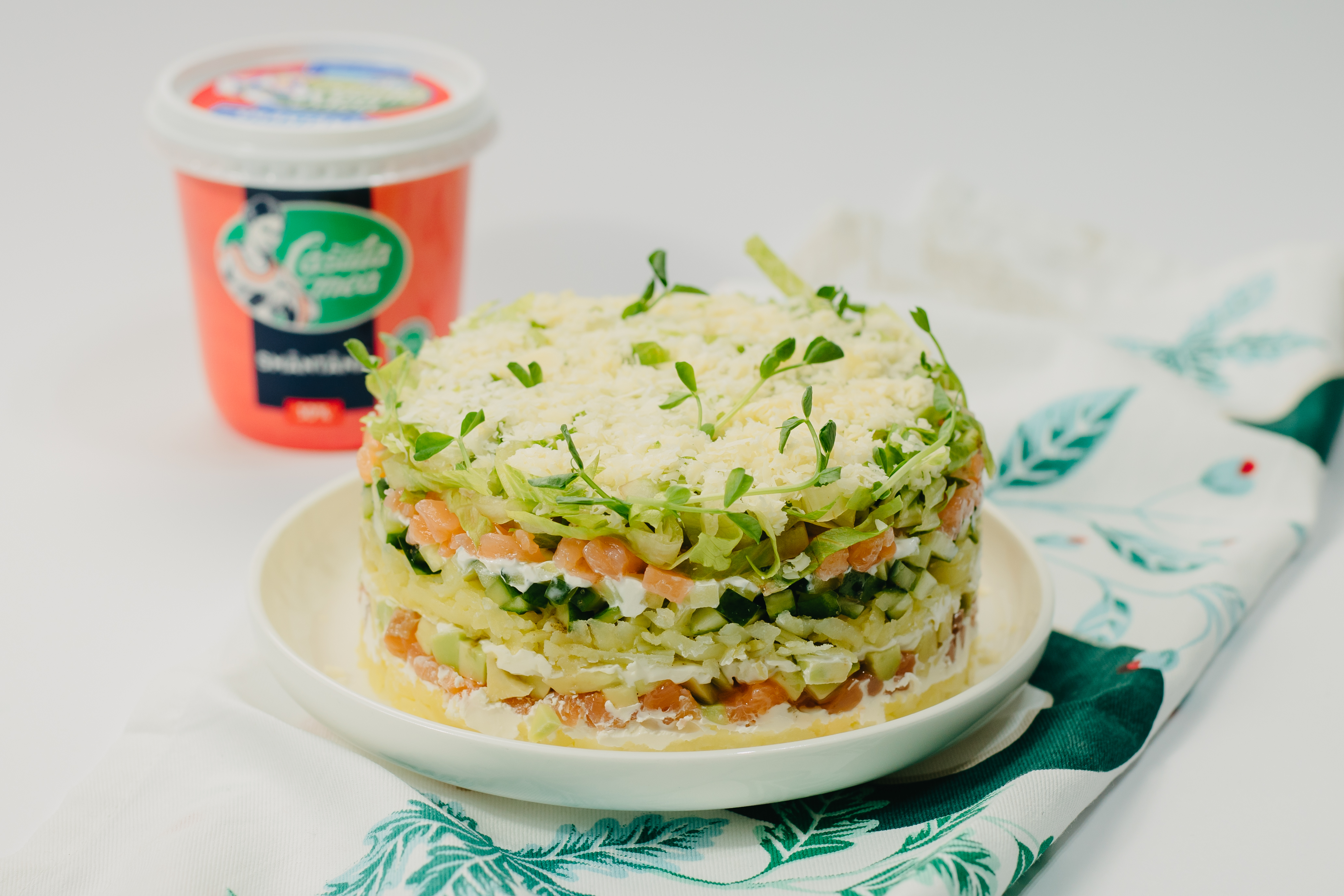 Салат с лососем