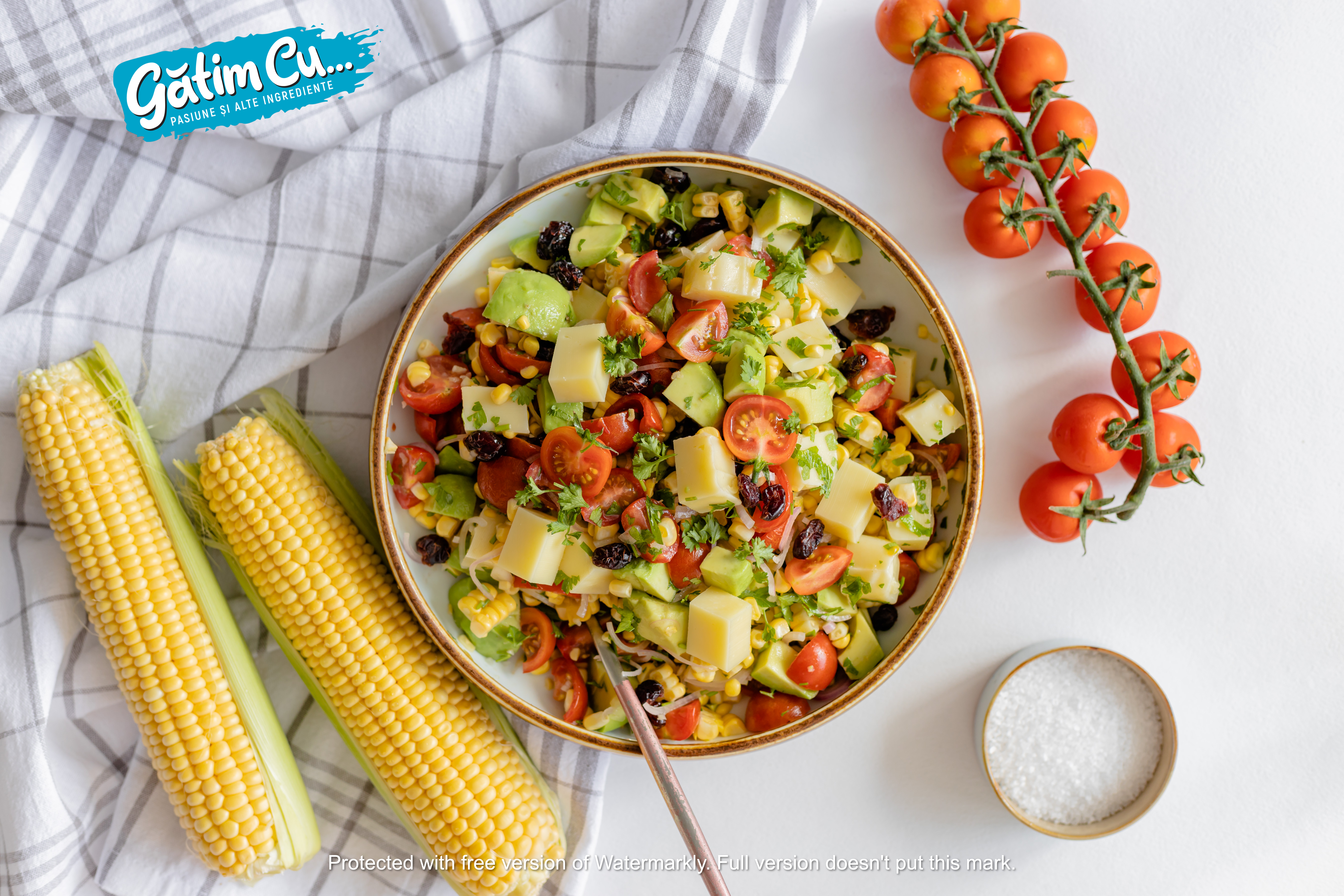 Salată de legume cu mozzarella