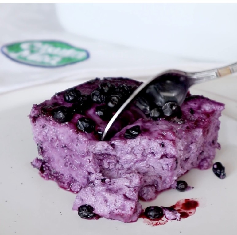 Sufleu cu brânză fină și coacăză