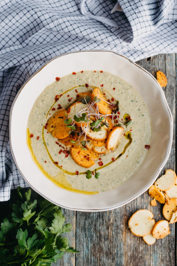 Тыквенный крем-суп с грецкими орехами