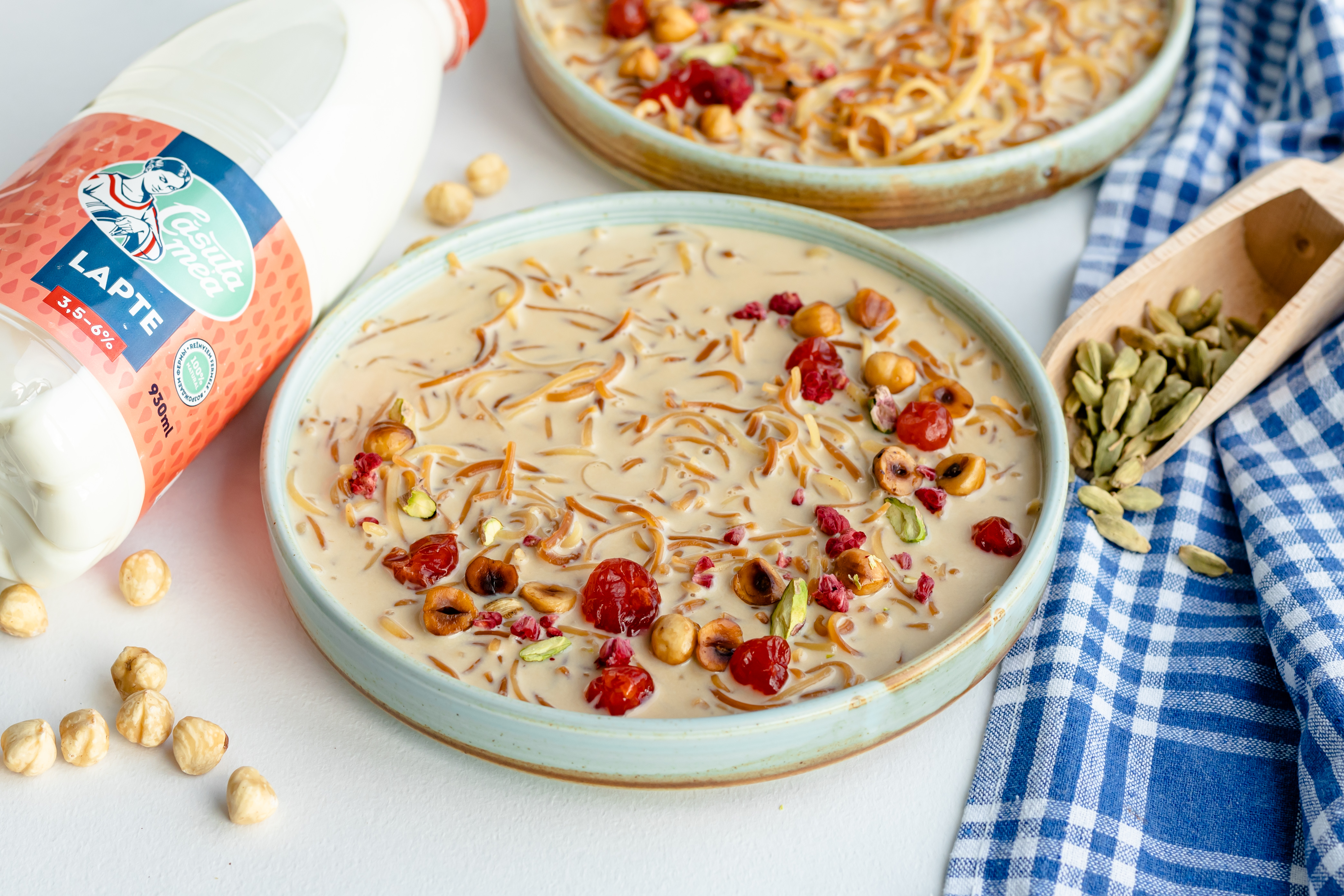Лапша с орехами и молоком