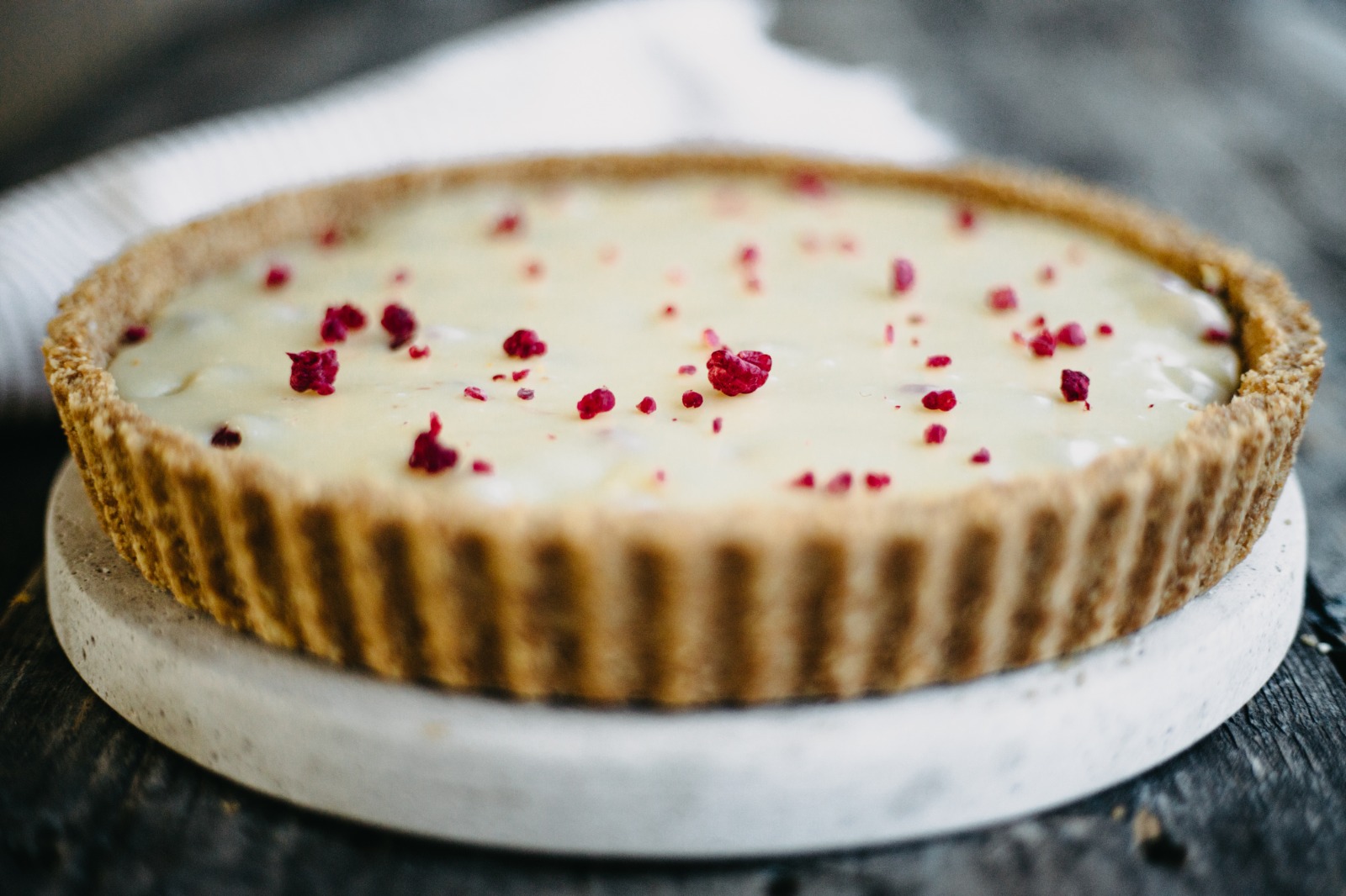 Тарт с малиной и белым шоколадом