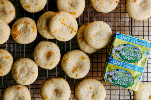 Biscuiți cu mălai și portocală