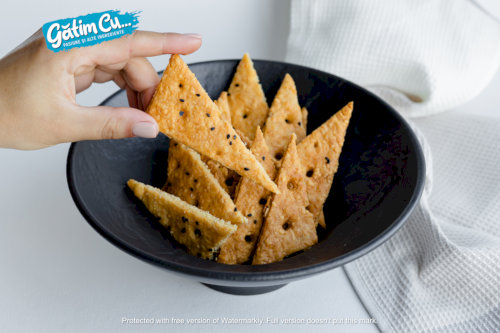 Пикантные крекеры с сыром