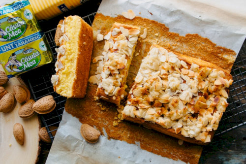 Cake with walnut crust