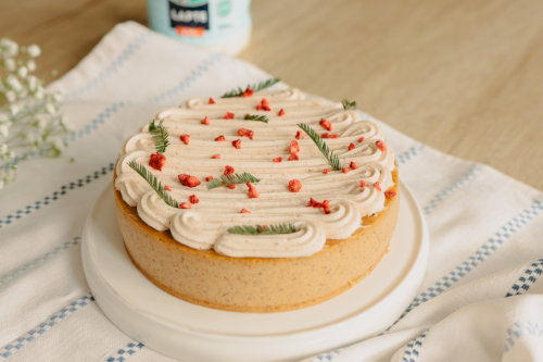 Cheesecake with almonds