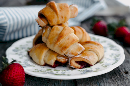 Gherkins with cheese and jam