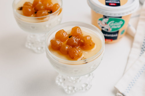 Cream jelly with nuts