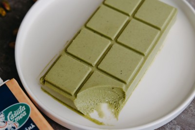 Mousse cu smântână dulce și pastă de fistic