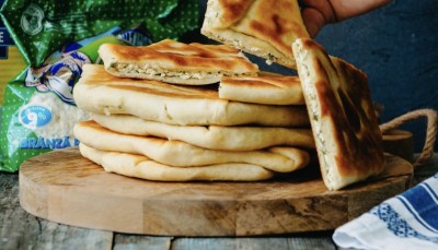 Placinte cu branza  verdeata la tigaie