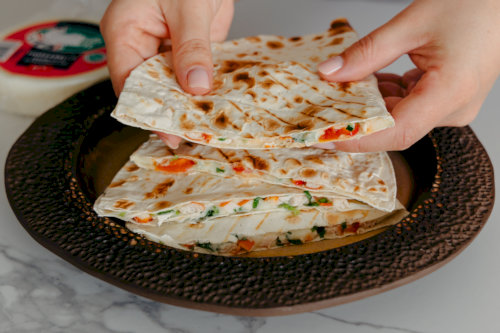 Quesadilla cu afumătură și mozarella