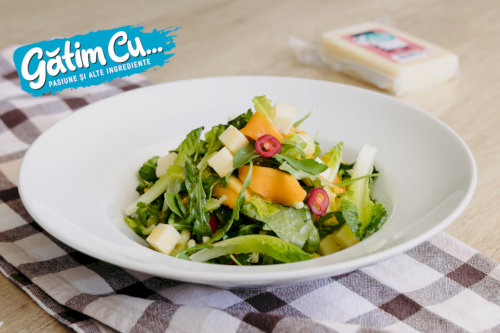 Salată cu mango și mozzarella