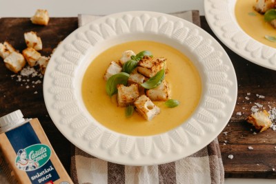 Supă cremă de dovleac aromată cu cașcaval și smântână dulce