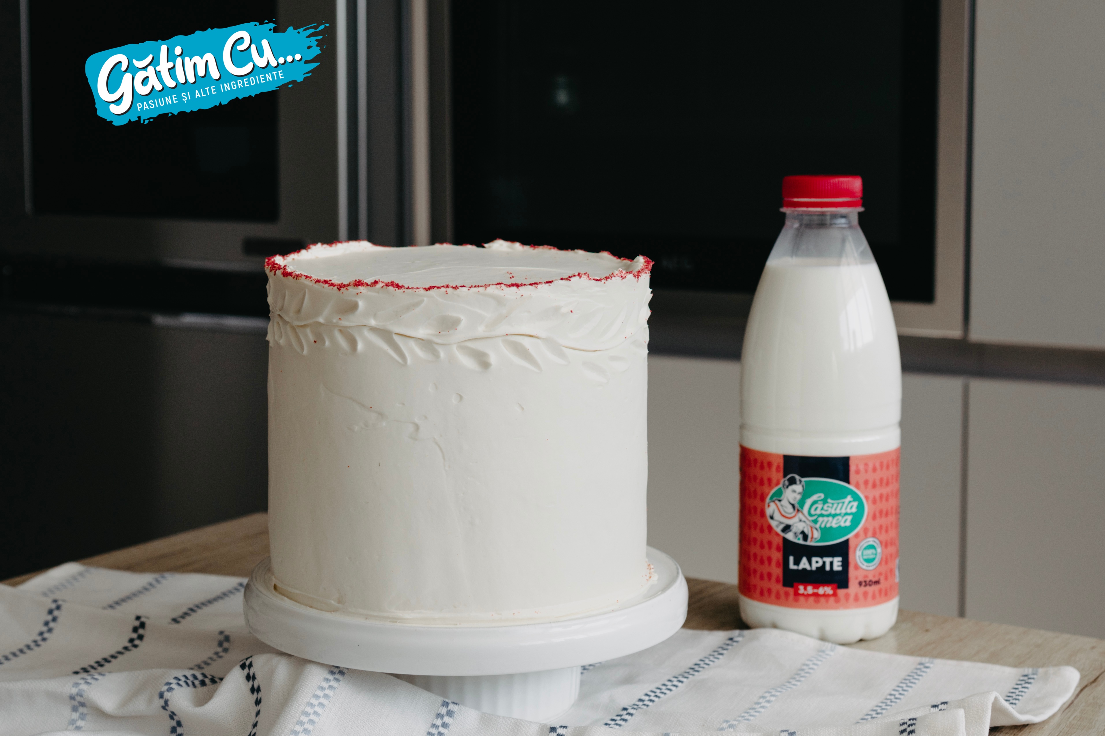 Торт с кокосом и малиной